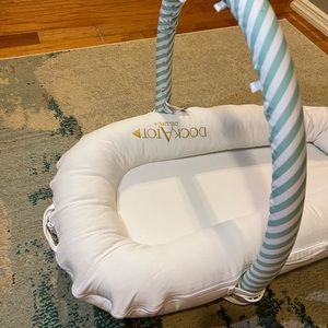DockATot Deluxe+ with Pristine White Cover and Toy Bar. Excellent Condition.